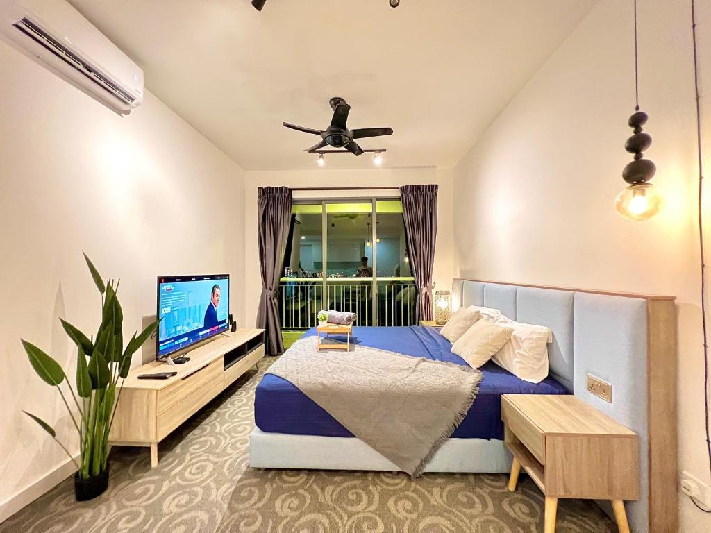 TV a/nebo společenská místnost v ubytování Teega Suites Studio by Luxecocoo CK Puteri Harbour