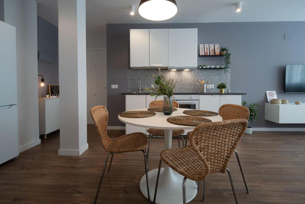 a kitchen with a table and chairs in a room at Apartamento Luis de Vargas in Huelva