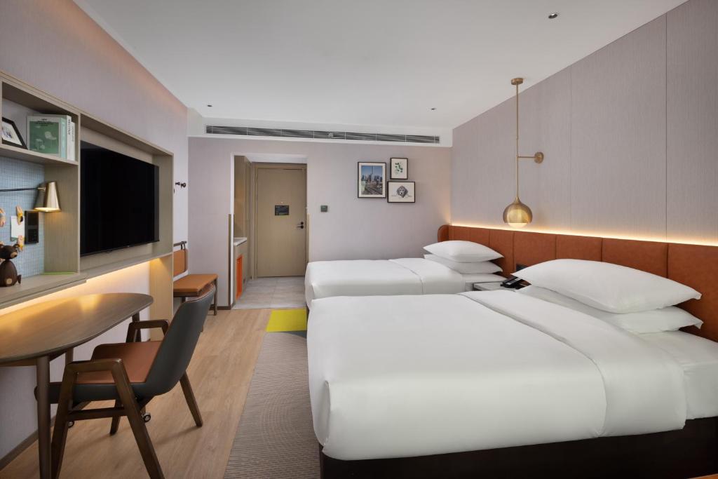 Postel nebo postele na pokoji v ubytování Home2 Suites by Hilton Beijing West Station