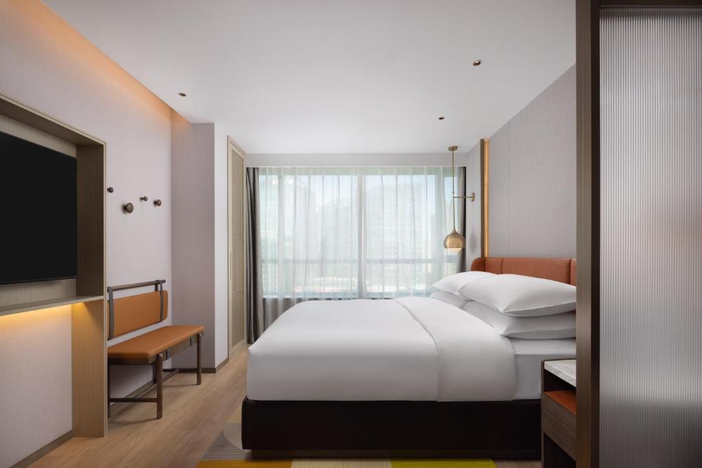 Postel nebo postele na pokoji v ubytování Home2 Suites by Hilton Beijing West Station