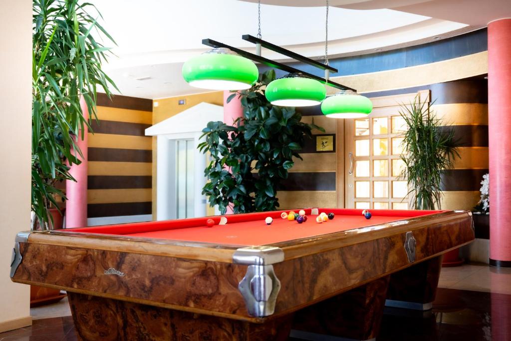 Biliár nebo kulečník v ubytování Hotel Olympus