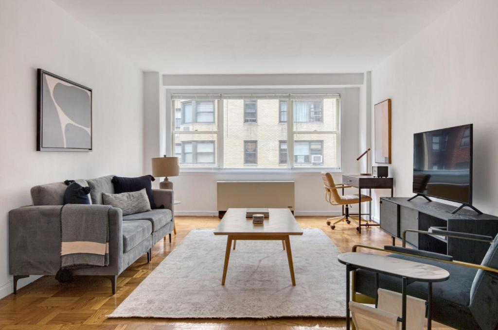 Apartment UES 1br w elevator doorman nr Central Park NYC1186, New York