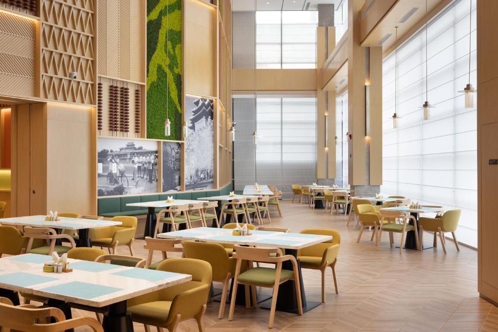 Restaurace v ubytování Home2 Suites by Hilton Beijing West Station