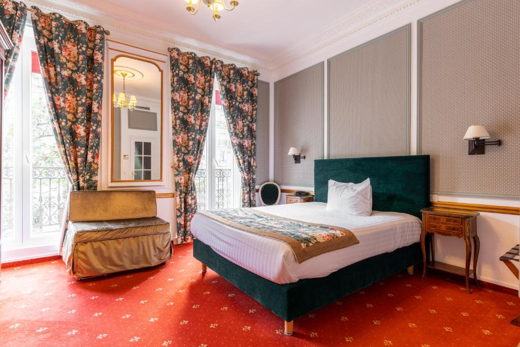 
Superior Double Room With Balcony and Arc de Triomphe View
