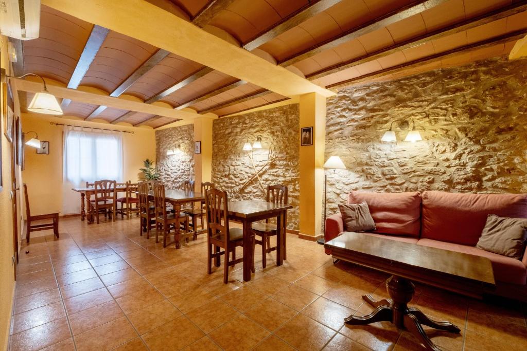 A seating area at Rural Jordà