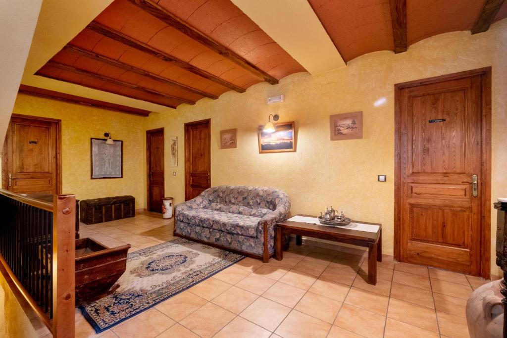 A bed or beds in a room at Rural Jordà