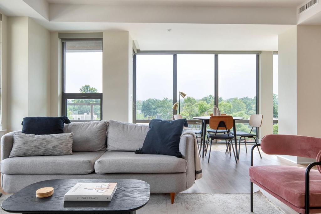 Apartment Pentagon City 2br w rooftop doorman nr metro WDC699