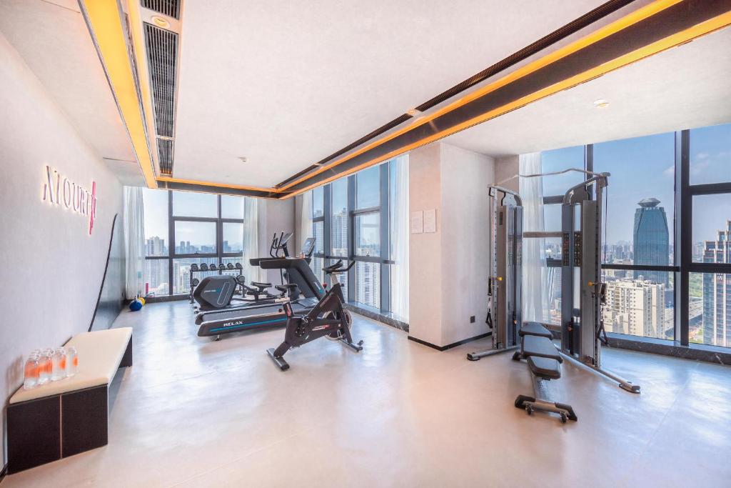 Fitness centrum a/nebo fitness zařízení v ubytování Atour Hotel Wuhan University of Technology Jiedaokou