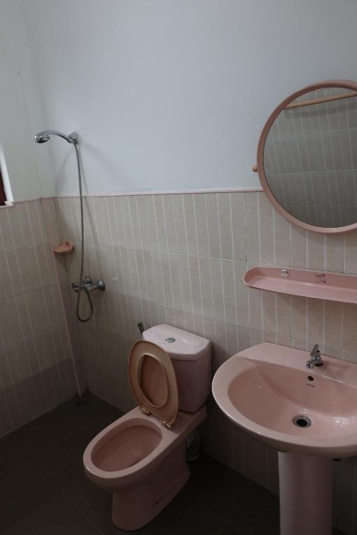 Koupelna v ubytování Paramount Hotel Pussellawa