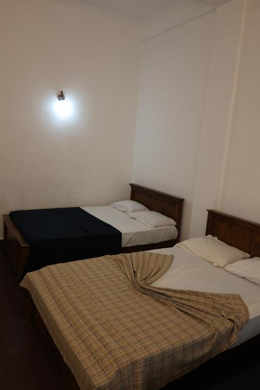 Postel nebo postele na pokoji v ubytování Paramount Hotel Pussellawa
