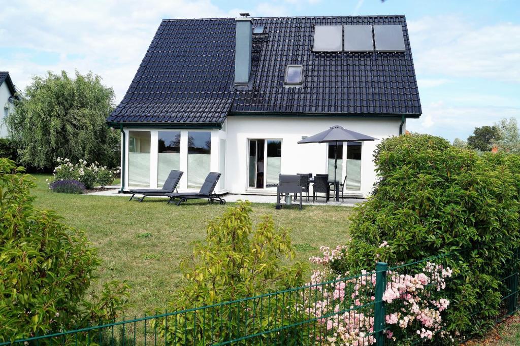 Zahrada ubytování Modernes, großzügiges Ferienhaus - Naturstrand, großer Garten, Ruhe