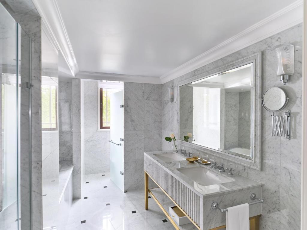 The Dorchester - Dorchester Collection - Deluxe King Room