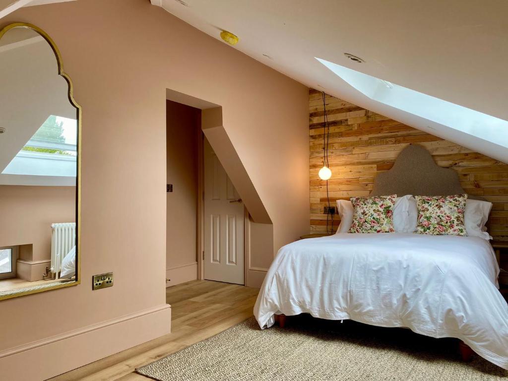 Railway House York by Chateau Anna - Two-Bedroom Apartment