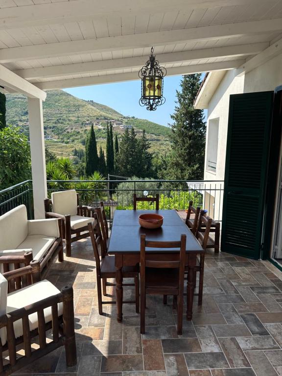 a patio with a table and chairs and a chandelier at Villa Simona in Matonti