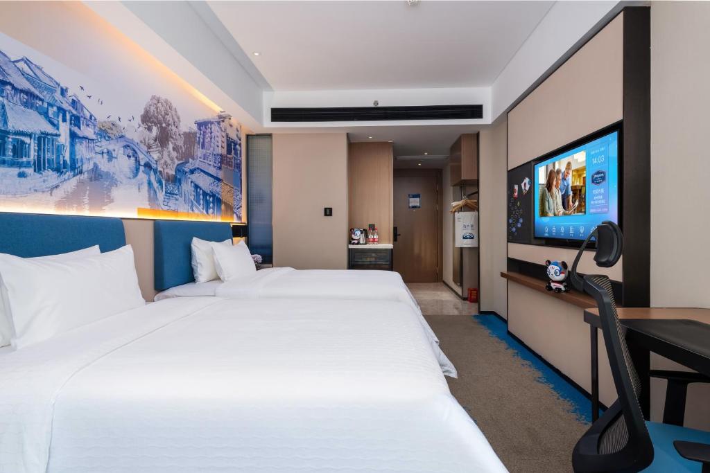 Postel nebo postele na pokoji v ubytování Hampton by Hilton Hangzhou West Lake