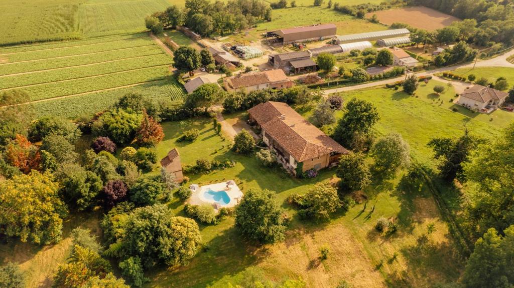 an aerial view of a house with a yard and a pool at Le domaine de la Rivalière in Albias