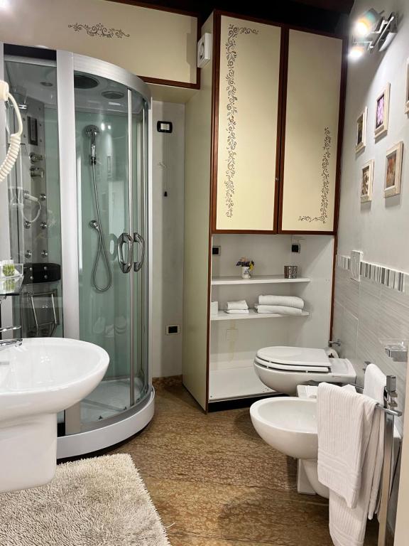 A bathroom at Relais Ponte Pietra