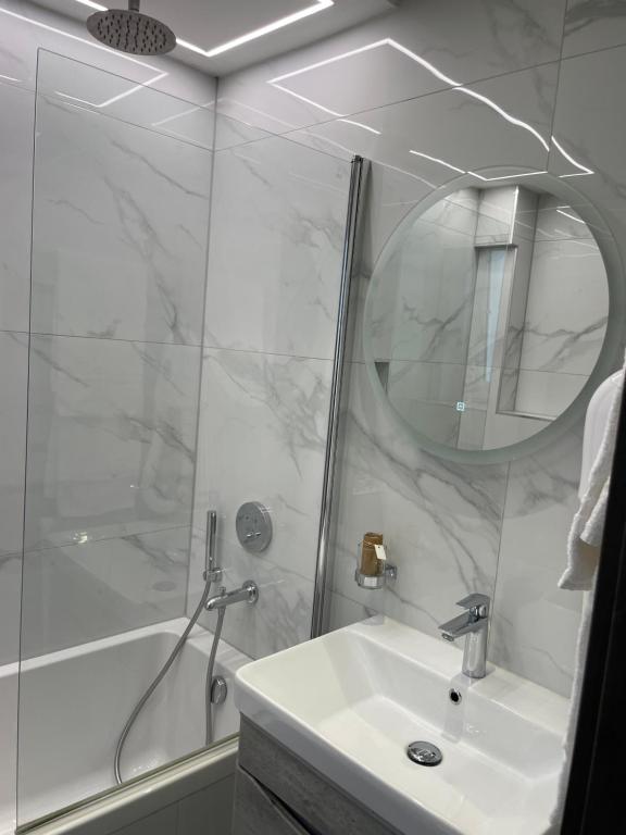 
Triple Room with Bathroom
