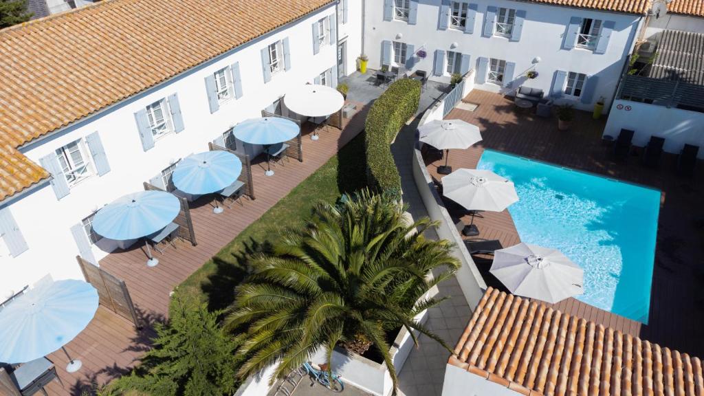 Bazén v ubytování Appart'hotel Perle de Ré nebo v jeho okolí