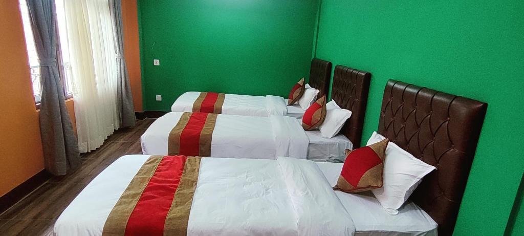 Postel nebo postele na pokoji v ubytování Nepalaya Home Hostel