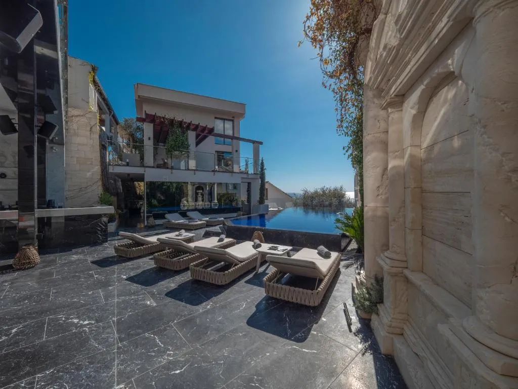 Villa with Sea View