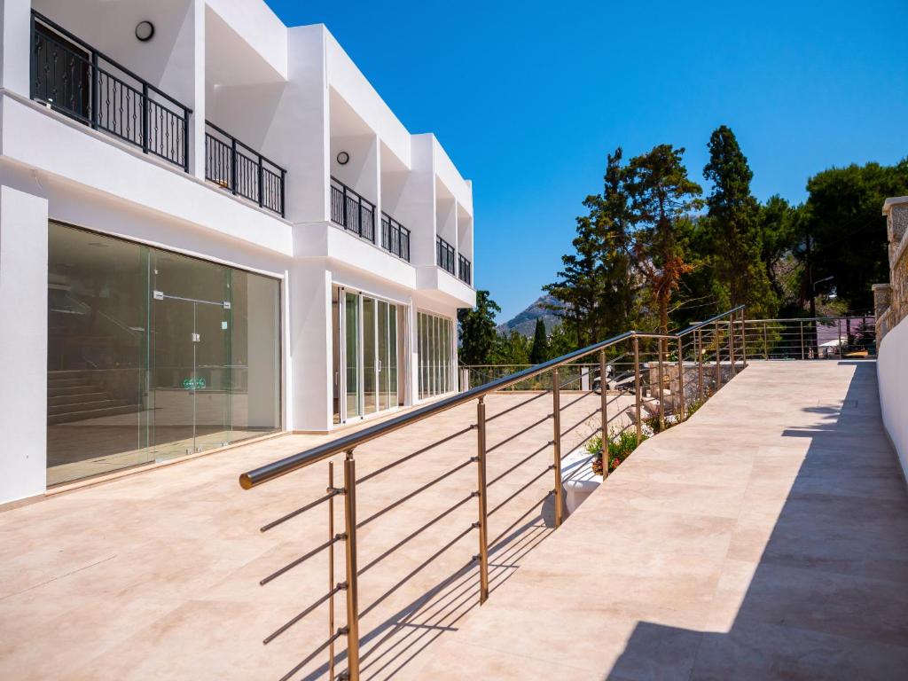 a balcony of a house with a railing at Plaza Hotel in Masouri