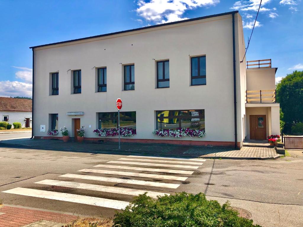 Budova, kde se penzion – hostinec nachází