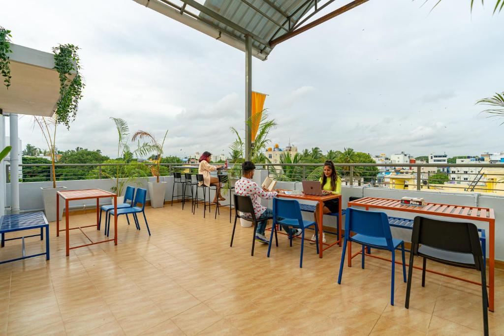 Balkón nebo terasa v ubytování The Hosteller Bangalore, Koramangala