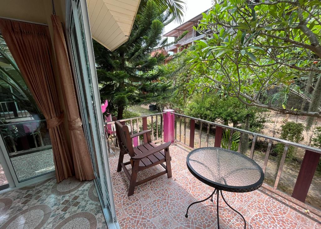 Balkón nebo terasa v ubytování Mae Somboon House