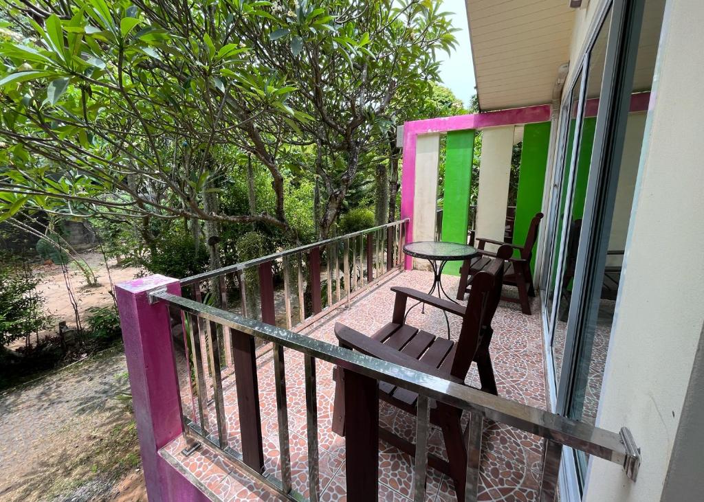 Balkón nebo terasa v ubytování Mae Somboon House