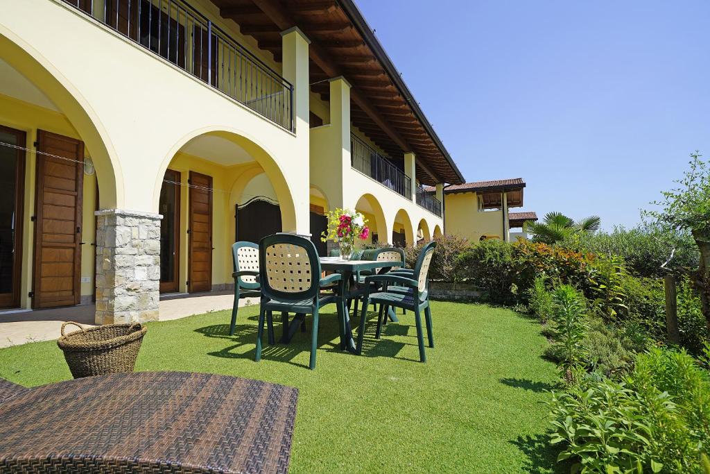 Κήπος έξω από το Villetta Enzo - Gardagate