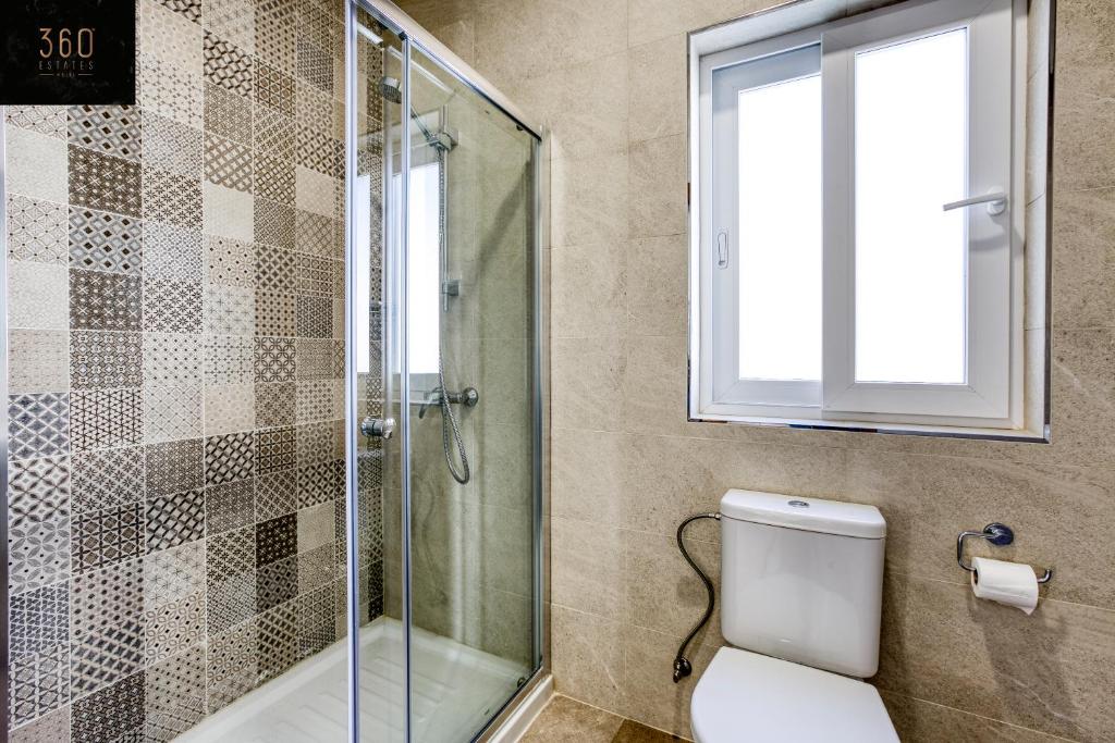 Koupelna v ubytování Luxury beautiful penthouse with amazing views & AC by 360 Estates