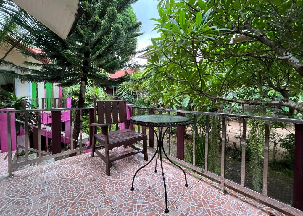Balkón nebo terasa v ubytování Mae Somboon House
