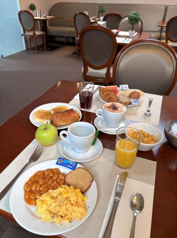 Drake Longchamp - Resim 28