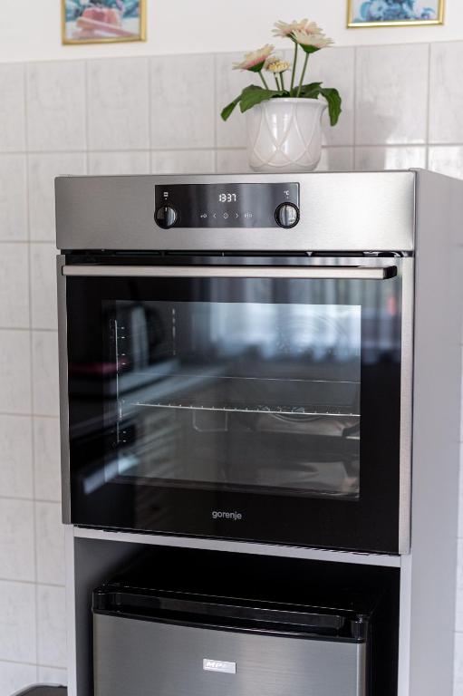 Kuchnia lub aneks kuchenny w obiekcie Barát Vendégház - Cosy Guesthouse - Teljes ház privát udvarral - 4 szoba, 2 fürdő