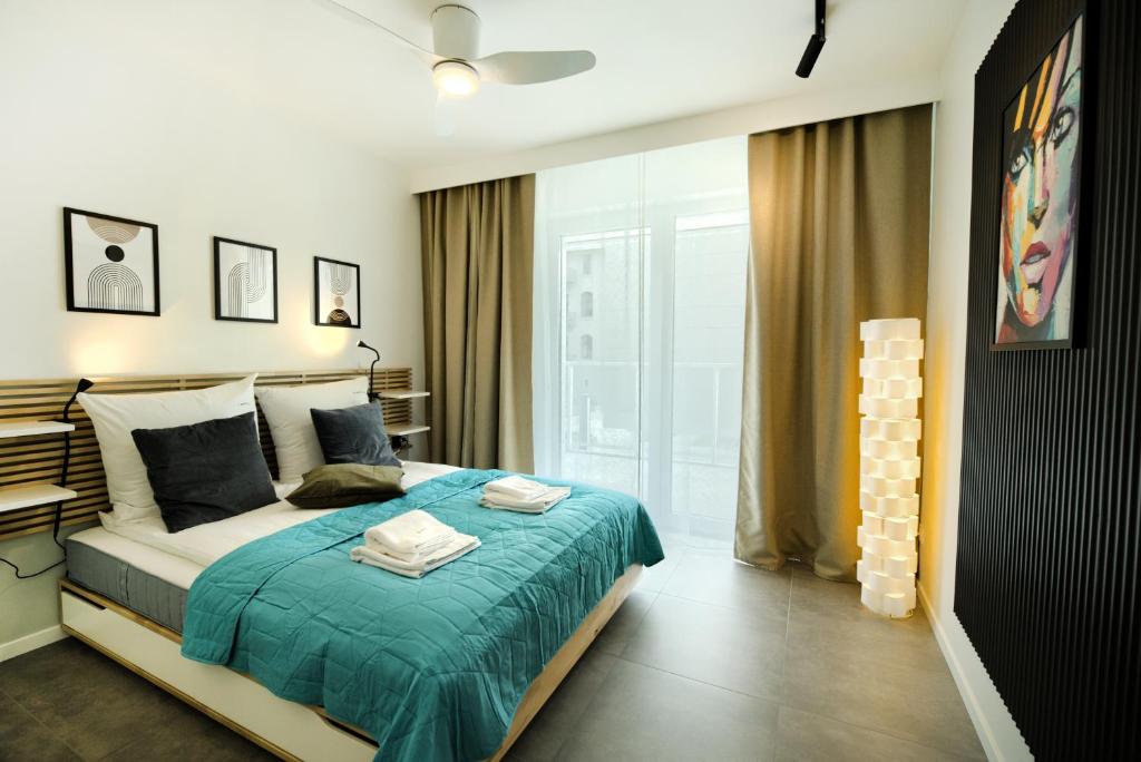 AboutArtApartments - Twin Towers - 18