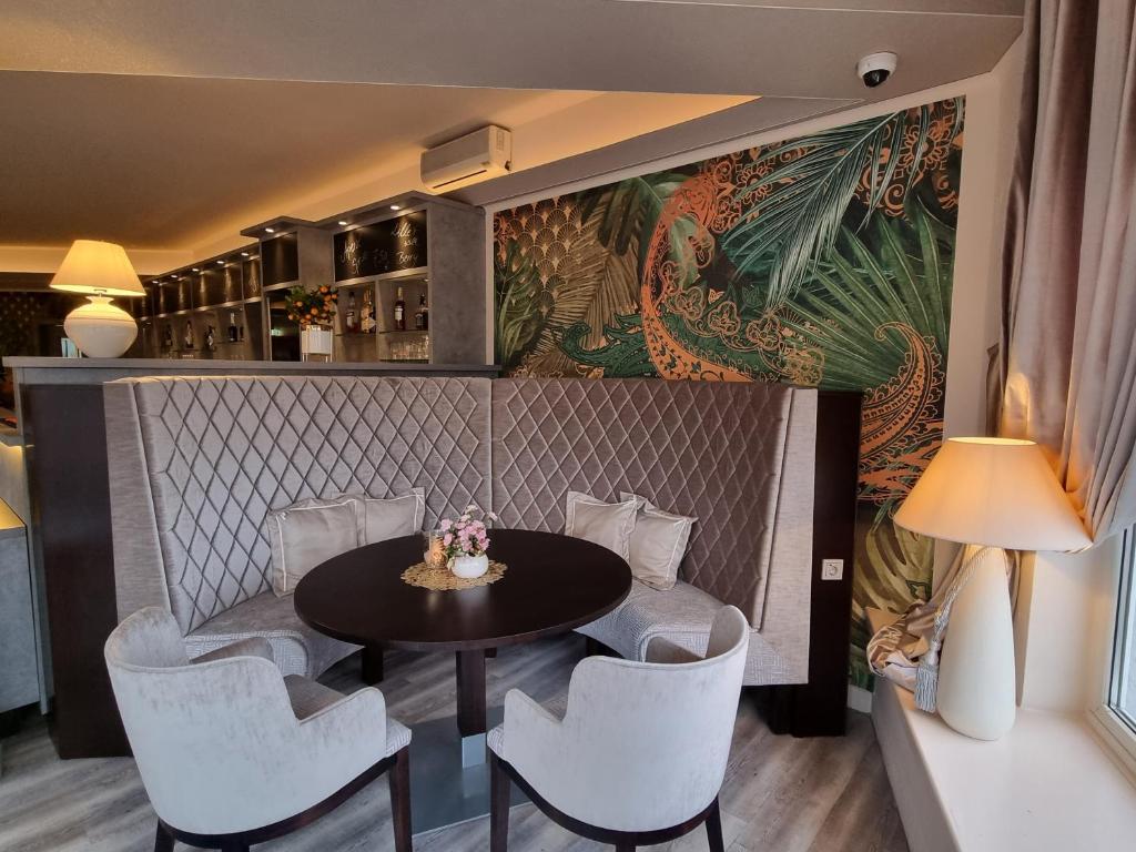 Posezení v ubytování Hotel Marschall Duroc