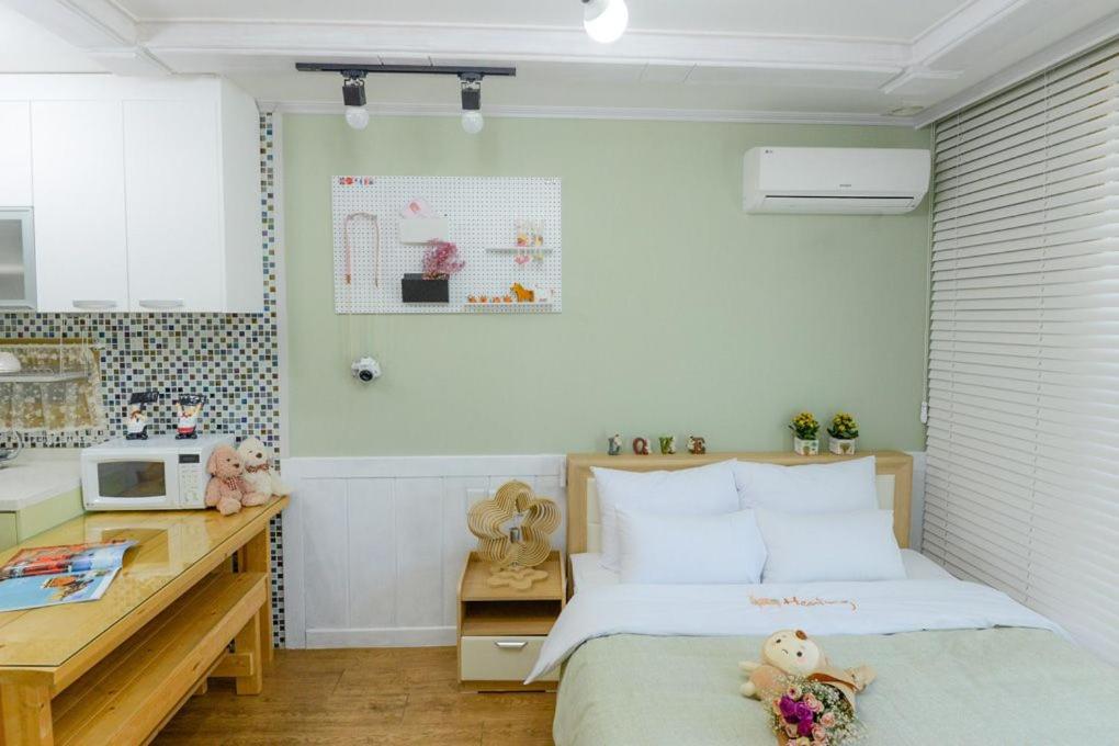 Postel nebo postele na pokoji v ubytování Suncheon Bay Healing Pension