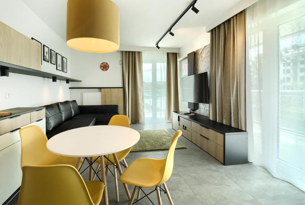 AboutArtApartments - Twin Towers - 12