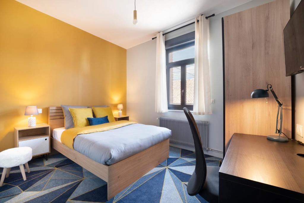 Postel nebo postele na pokoji v ubytování Maison et Jardin - Chambre Cosy