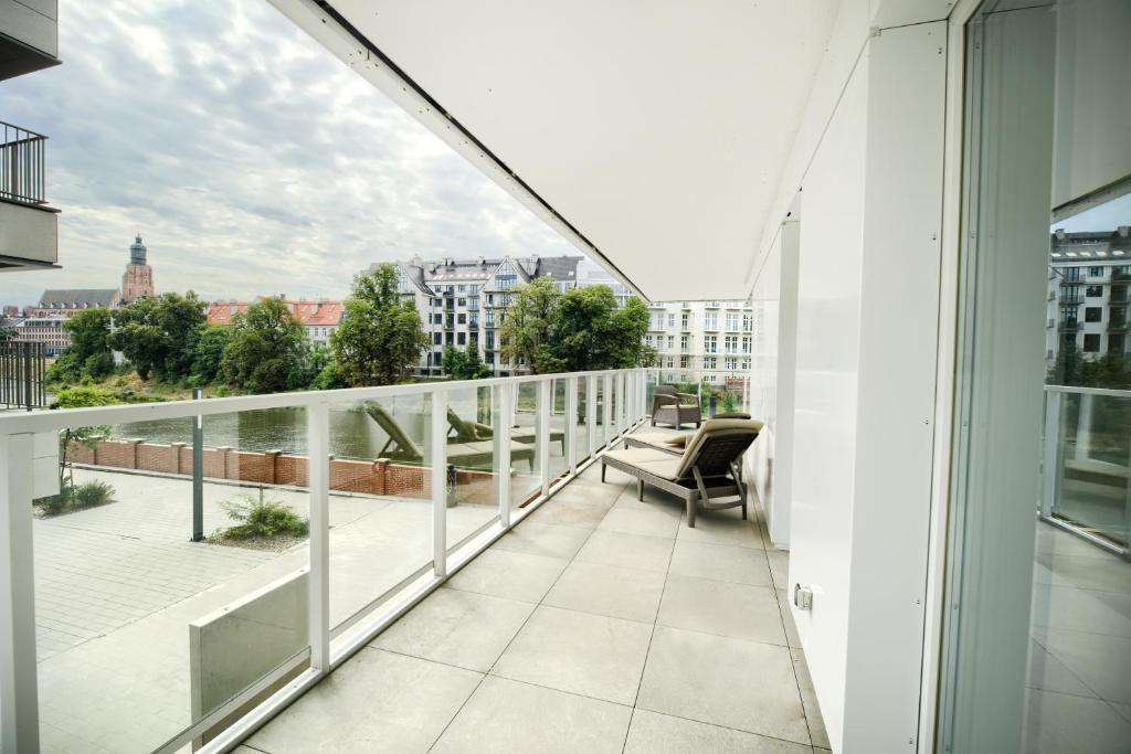 AboutArtApartments - Twin Towers - 16