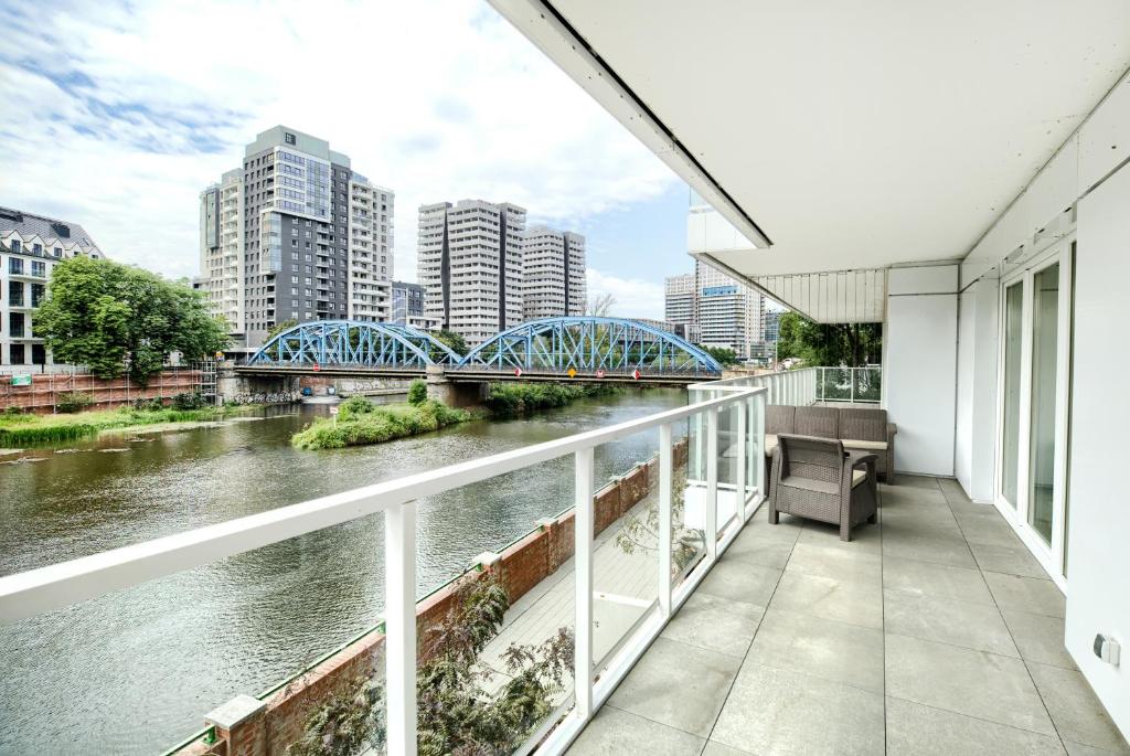 AboutArtApartments - Twin Towers - 15