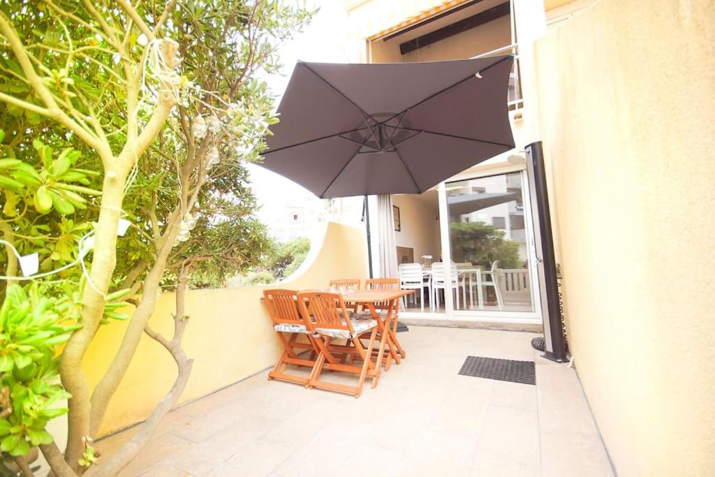 Imagen de la galería de Rez de jardin avec terrasse accès direct plage, clim, en Le Barcarès