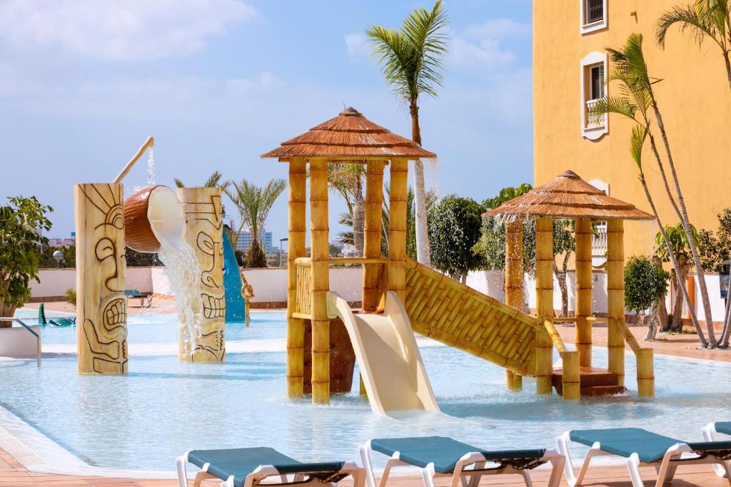 Bazén v ubytovaní Chatur Playa Real Resort alebo v jeho blízkosti