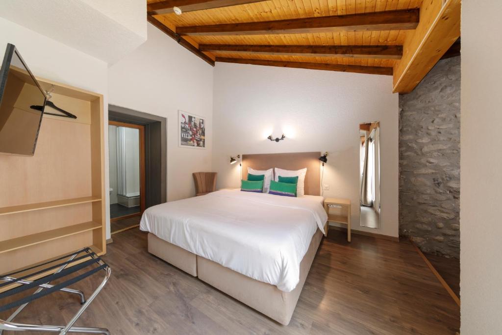Postel nebo postele na pokoji v ubytování Hôtel de l'Ange