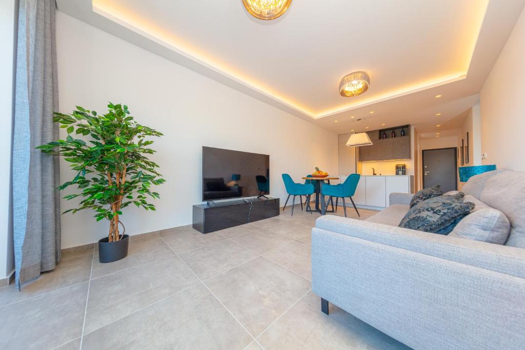 a living room with a couch and a table at Apartman SeaSide 8 in Banjole