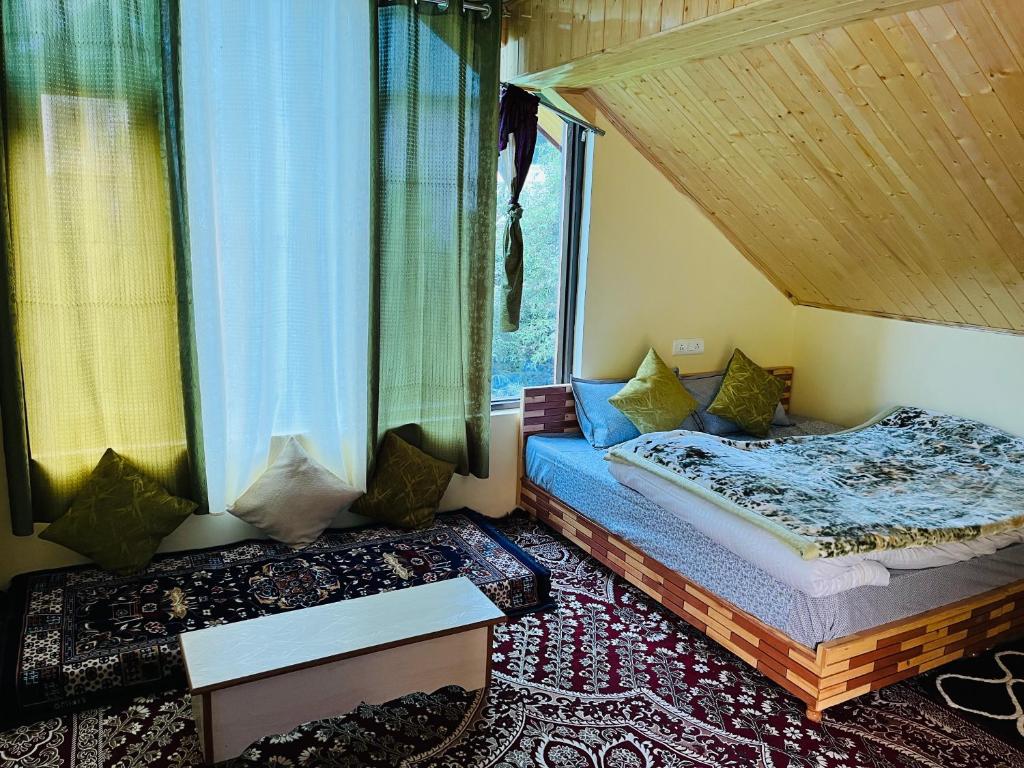 Llit o llits en una habitació de Amma Home Stay Keylong