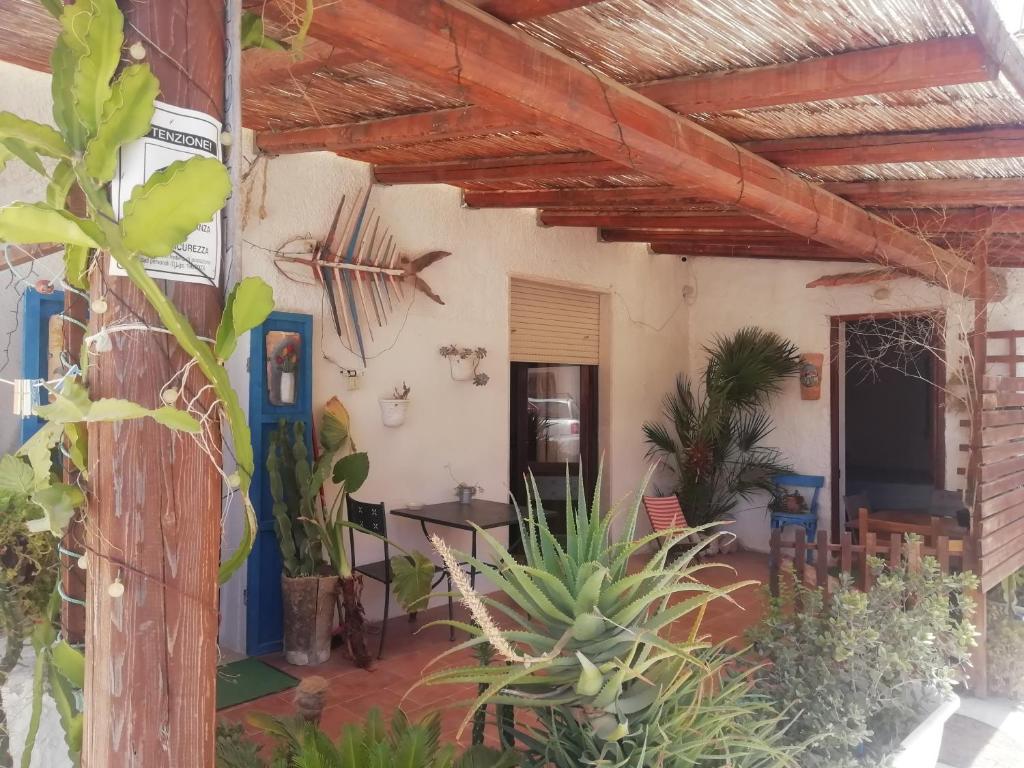 a porch of a house with a bunch of plants at Amélie House in Marsala