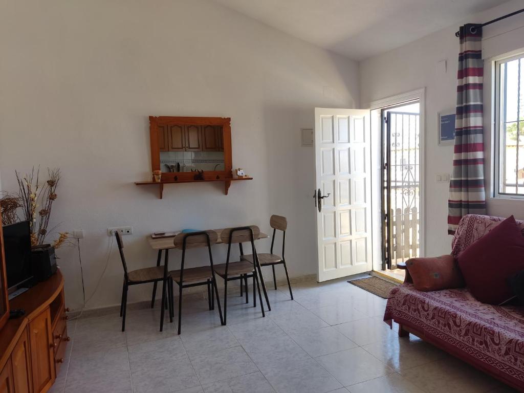 A seating area at Casa Joleen 1