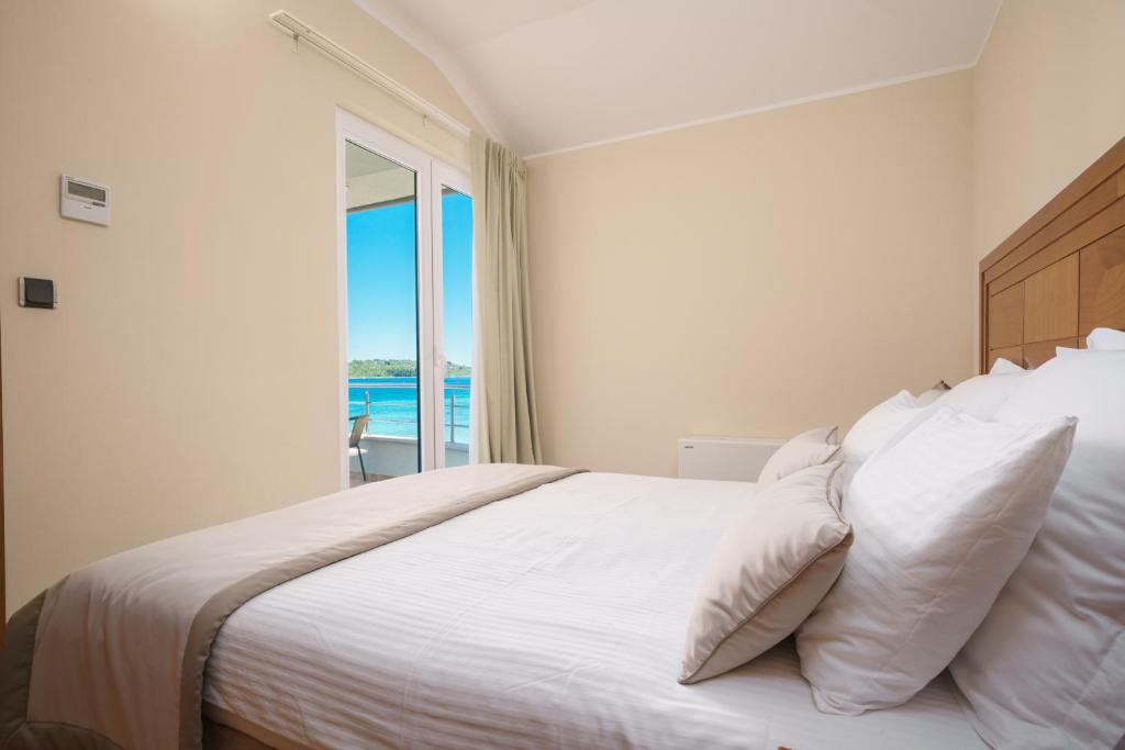 Postel nebo postele na pokoji v ubytování Hotel Duje